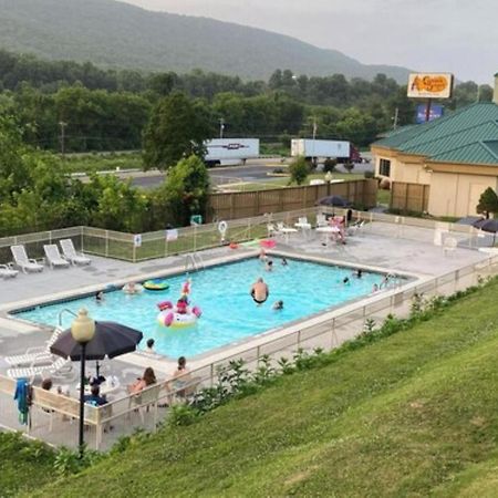 Oyo Hotel Harriman Near I-40 ภายนอก รูปภาพ