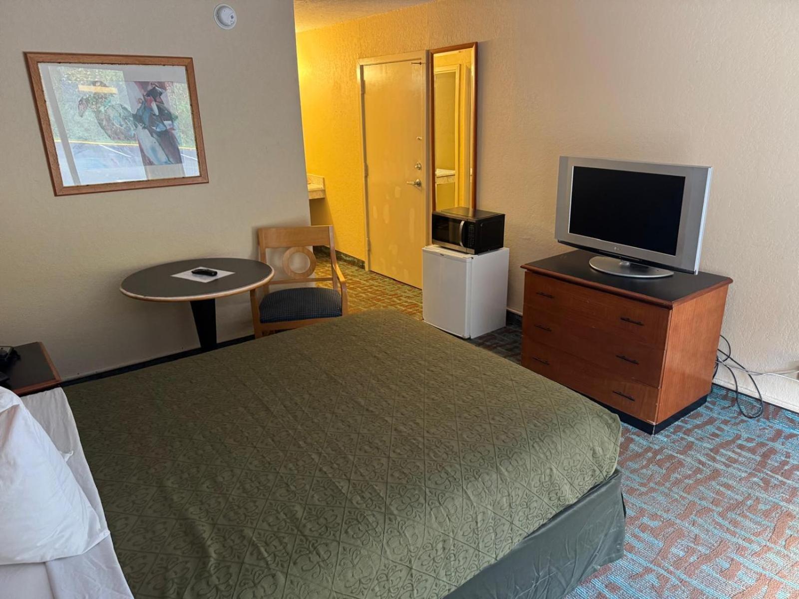 Oyo Hotel Harriman Near I-40 ภายนอก รูปภาพ