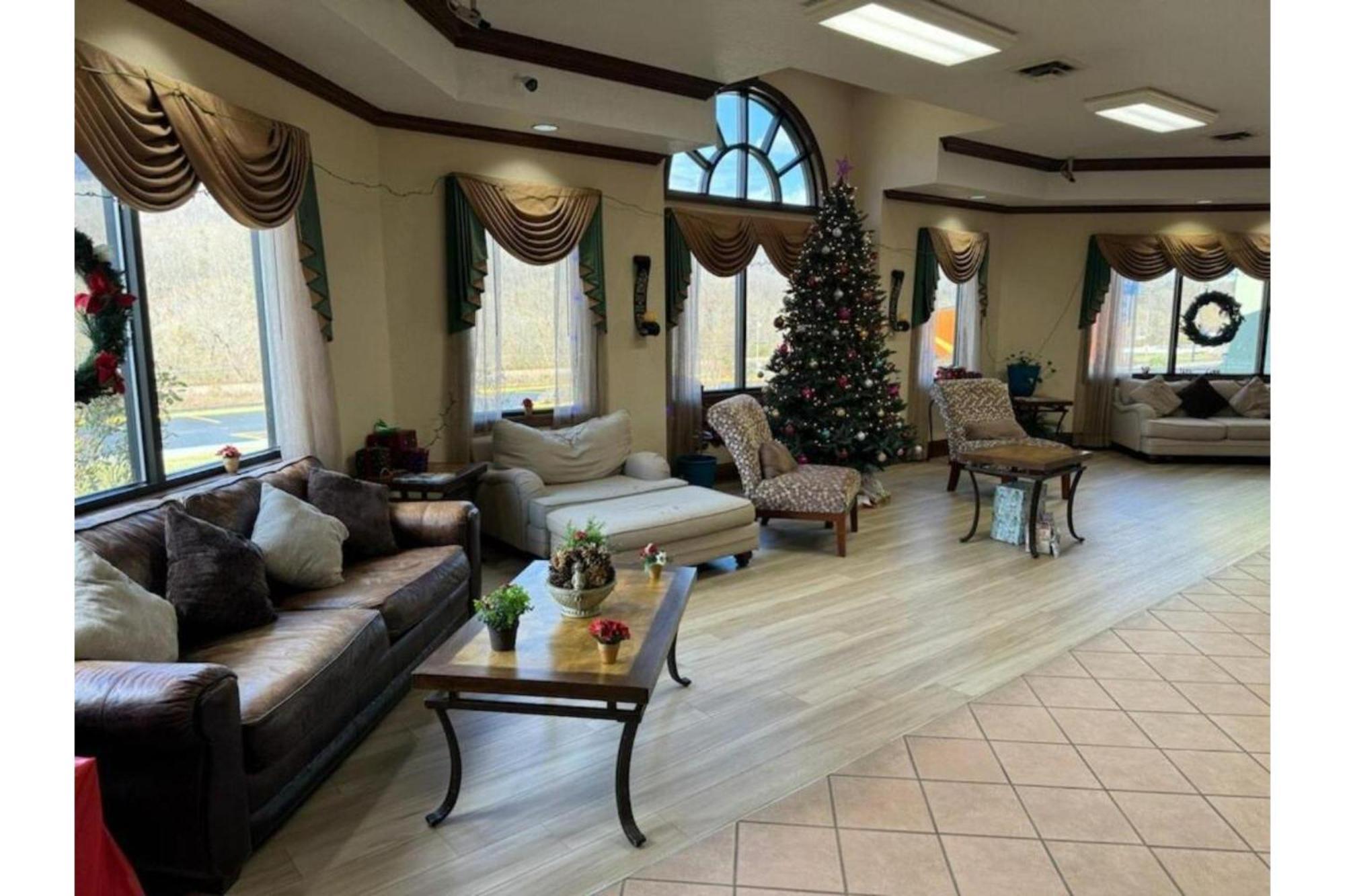 Oyo Hotel Harriman Near I-40 ภายนอก รูปภาพ