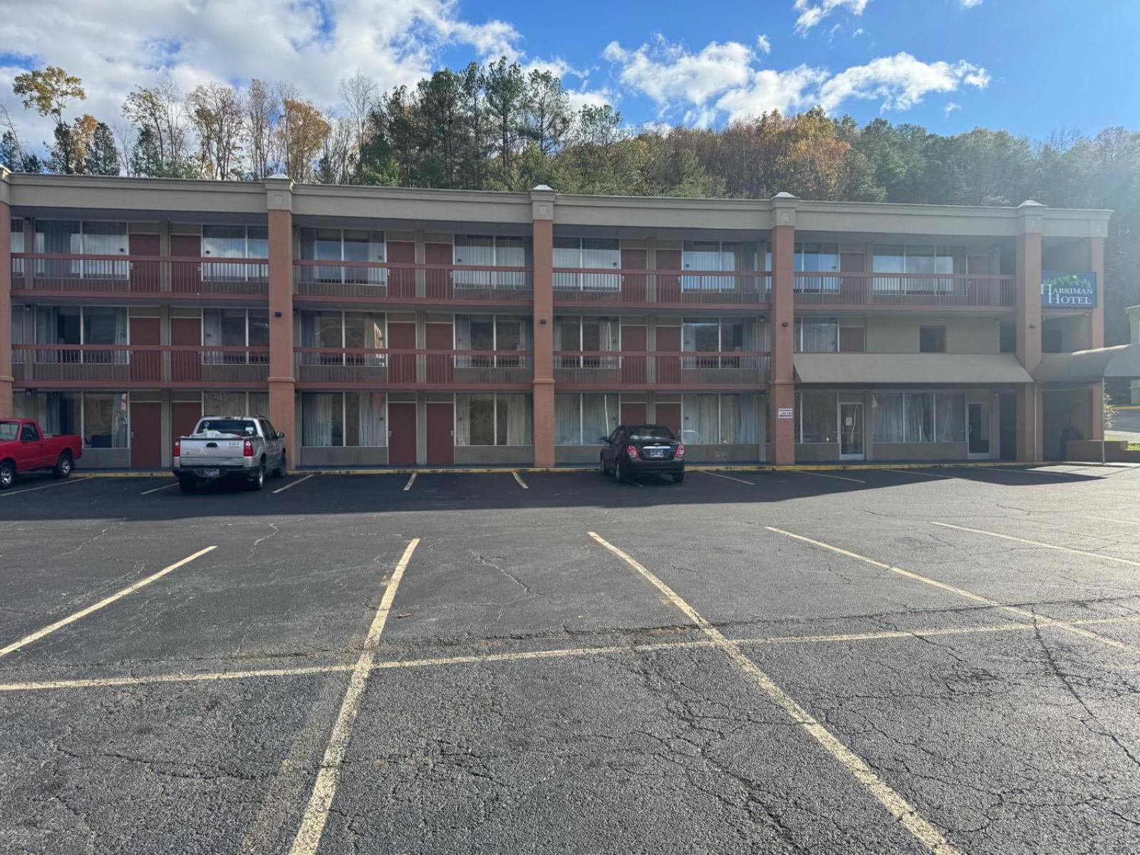 Oyo Hotel Harriman Near I-40 ภายนอก รูปภาพ
