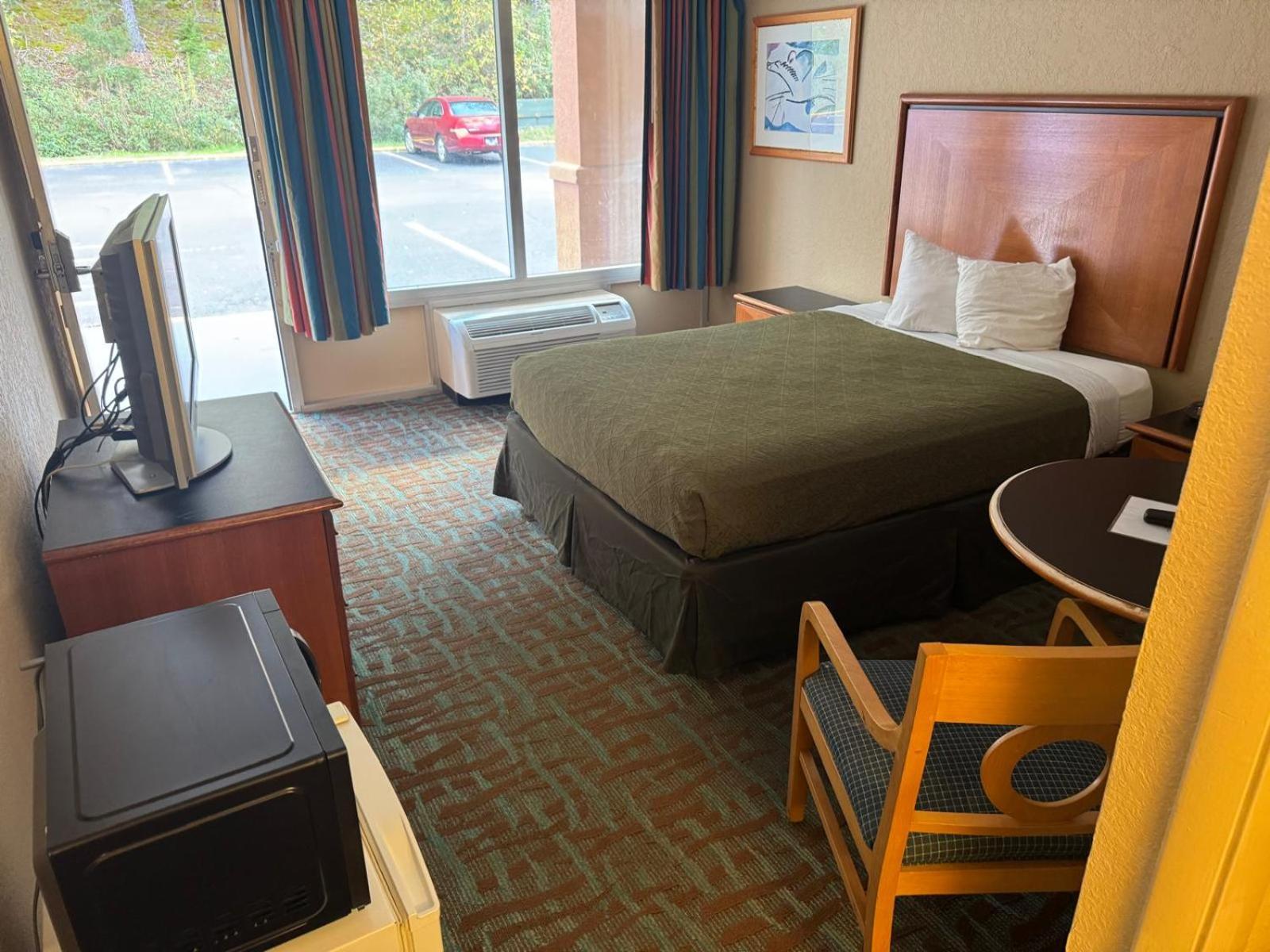 Oyo Hotel Harriman Near I-40 ภายนอก รูปภาพ