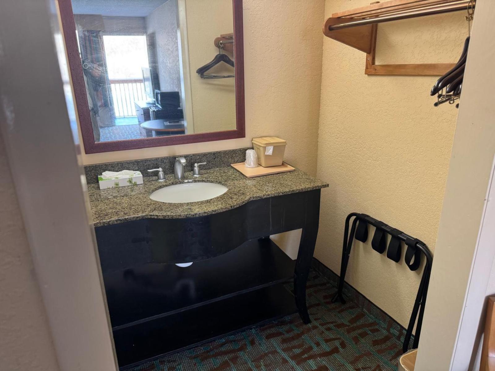 Oyo Hotel Harriman Near I-40 ภายนอก รูปภาพ