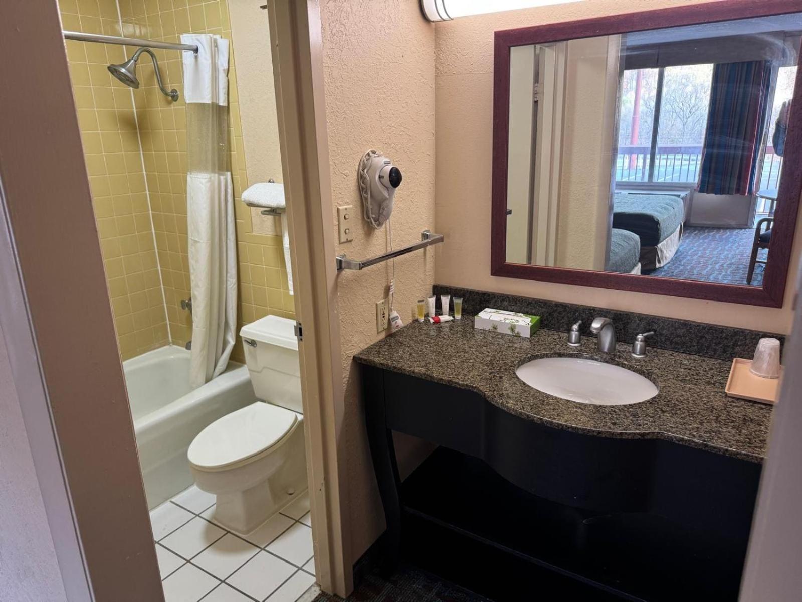 Oyo Hotel Harriman Near I-40 ภายนอก รูปภาพ