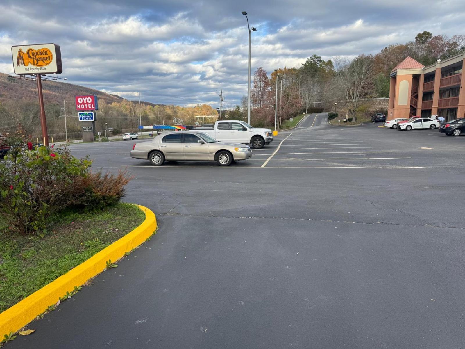 Oyo Hotel Harriman Near I-40 ภายนอก รูปภาพ